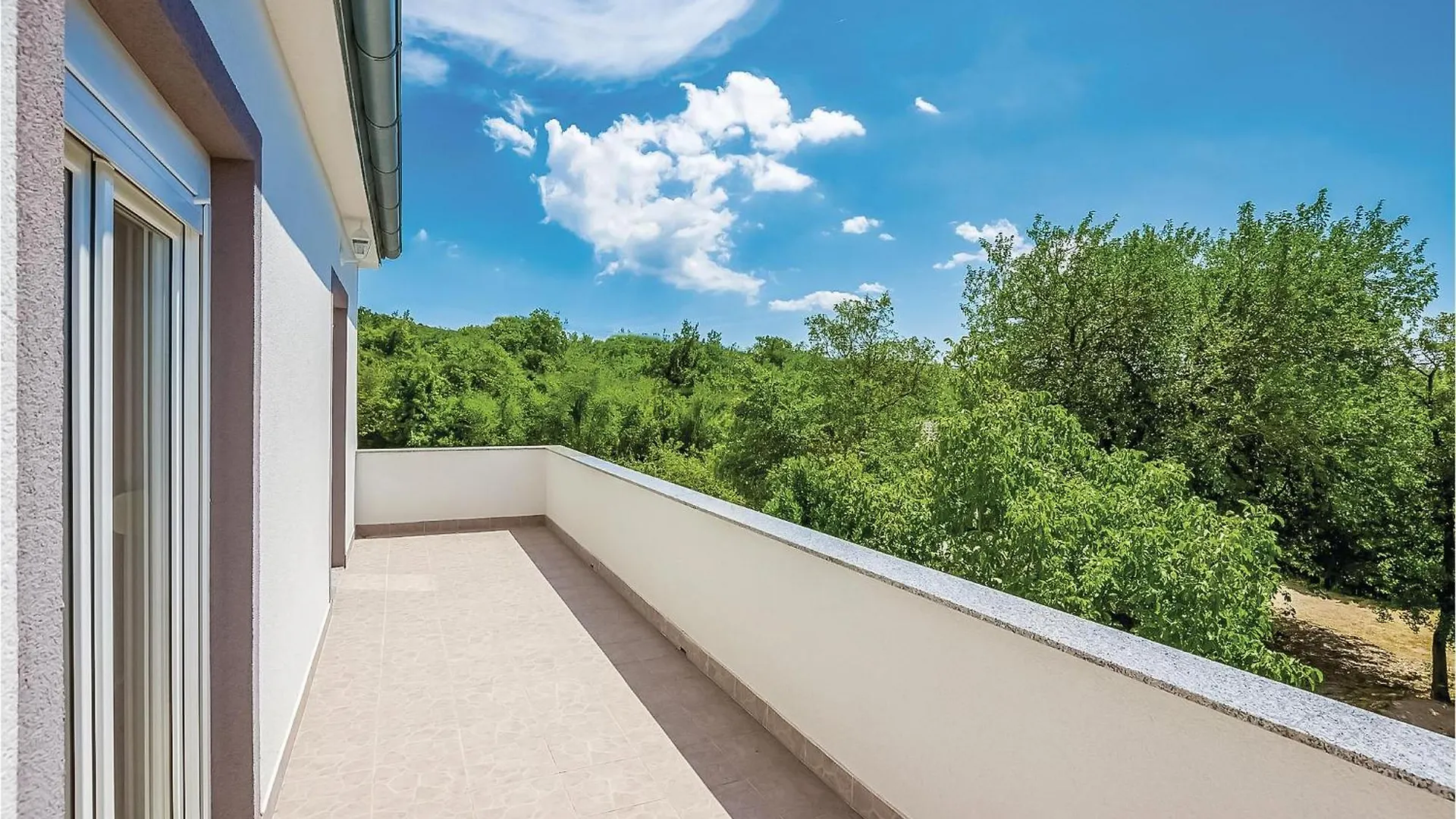 2 Bedroom Awesome Apartment In Grizane