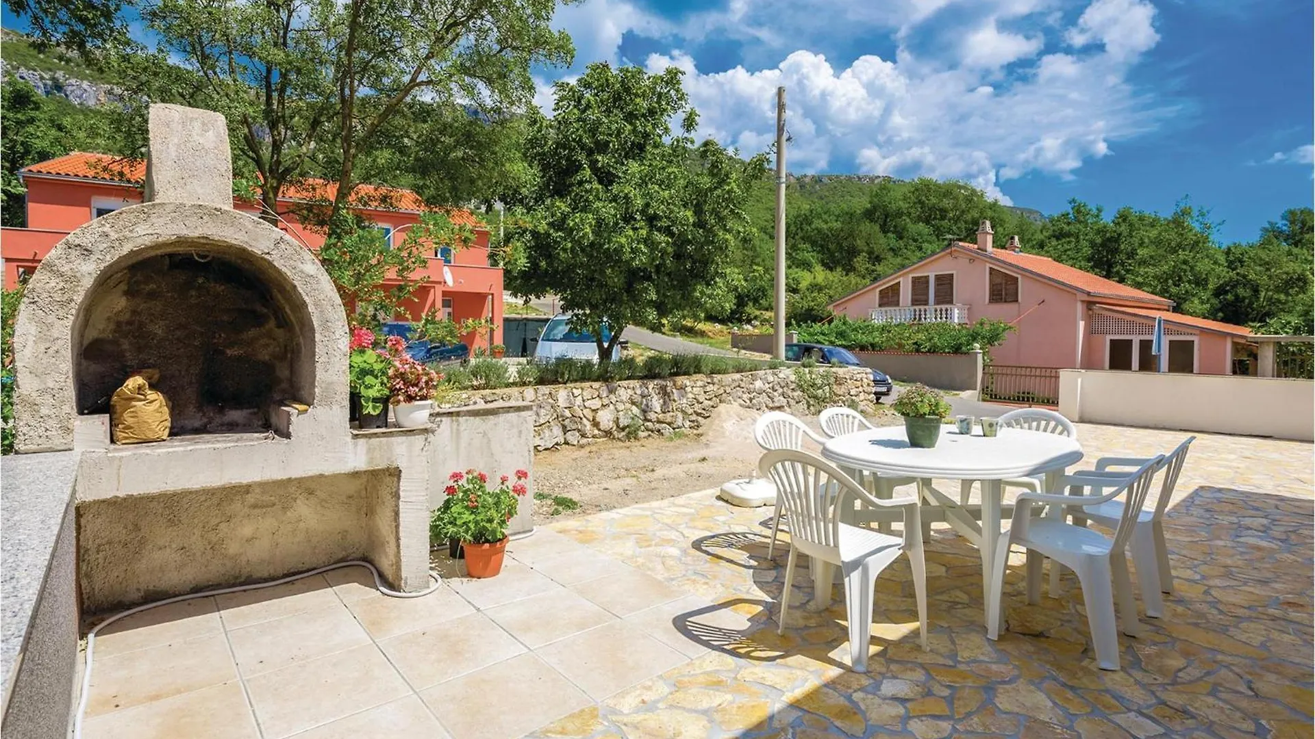 2 Bedroom Awesome Apartment In Grizane