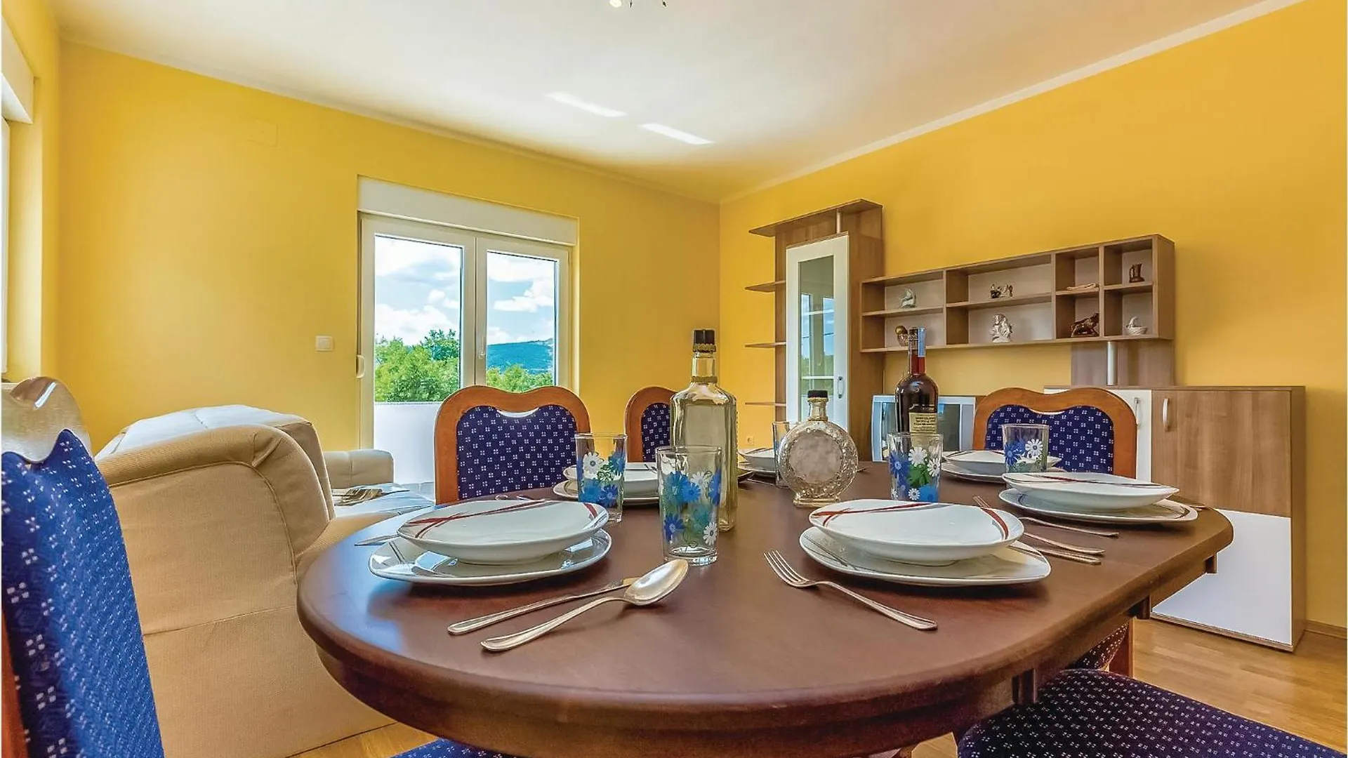 2 Bedroom Awesome Apartment In Grizane