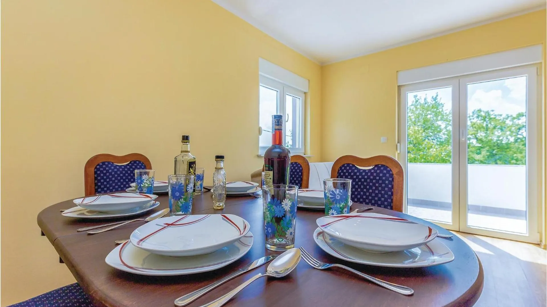 2 Bedroom Awesome Apartment In Grizane
