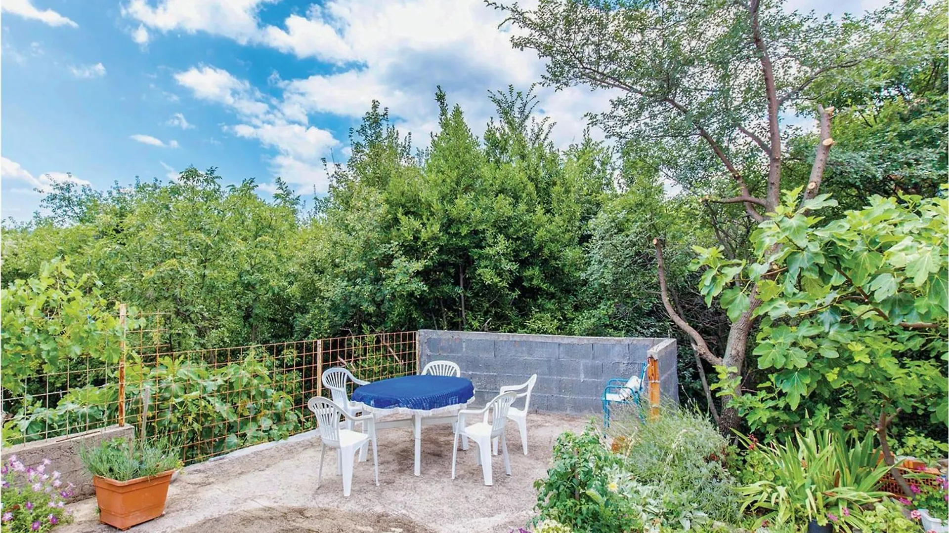 2 Bedroom Awesome Apartment In Grizane